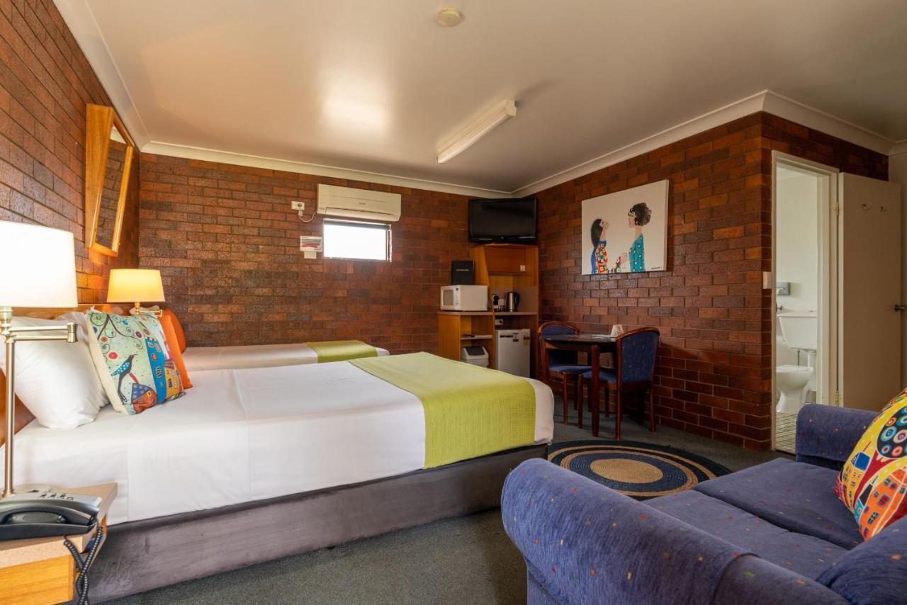 Country Pathfinder Motor Inn Dalby Dış mekan fotoğraf