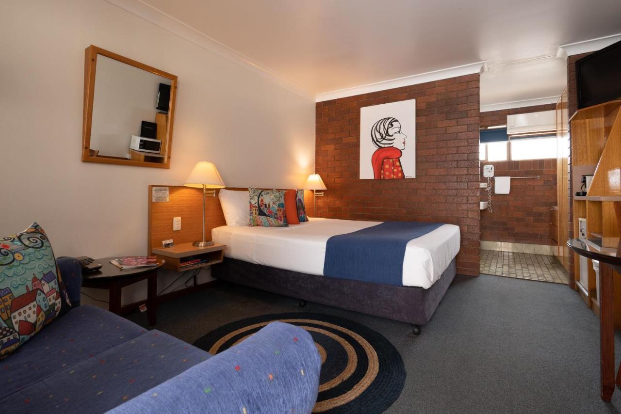 Country Pathfinder Motor Inn Dalby Dış mekan fotoğraf
