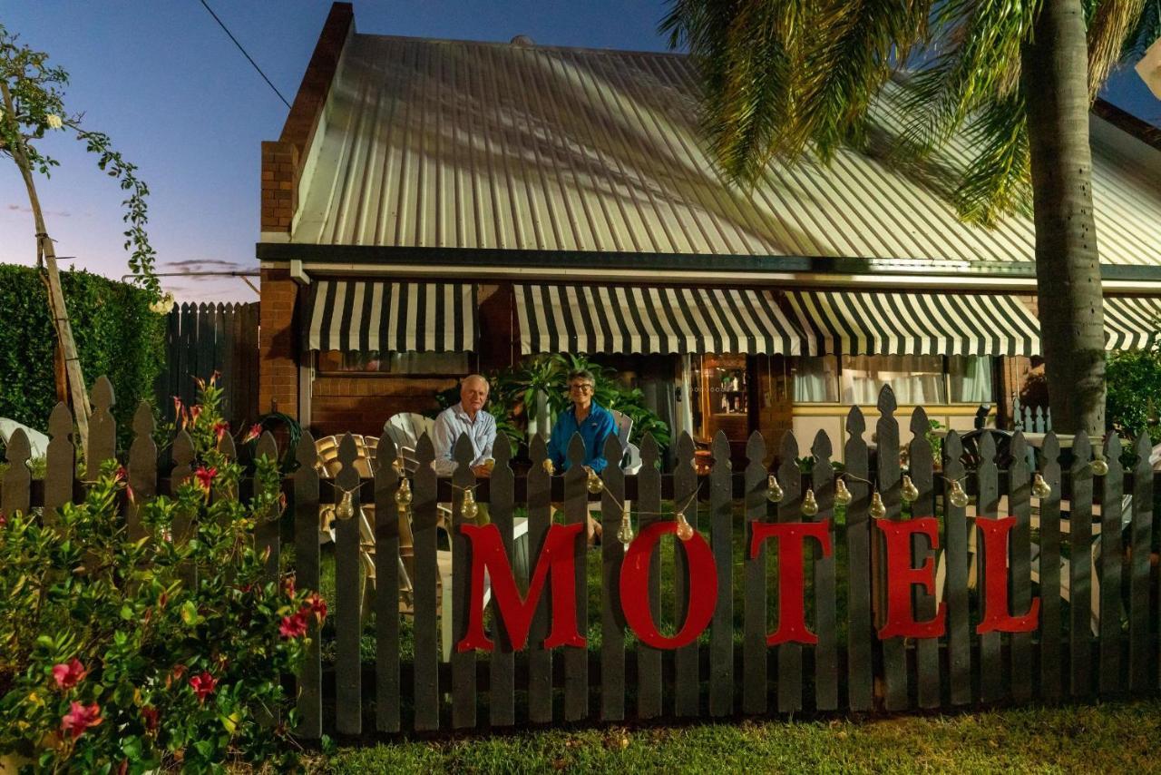 Country Pathfinder Motor Inn Dalby Dış mekan fotoğraf